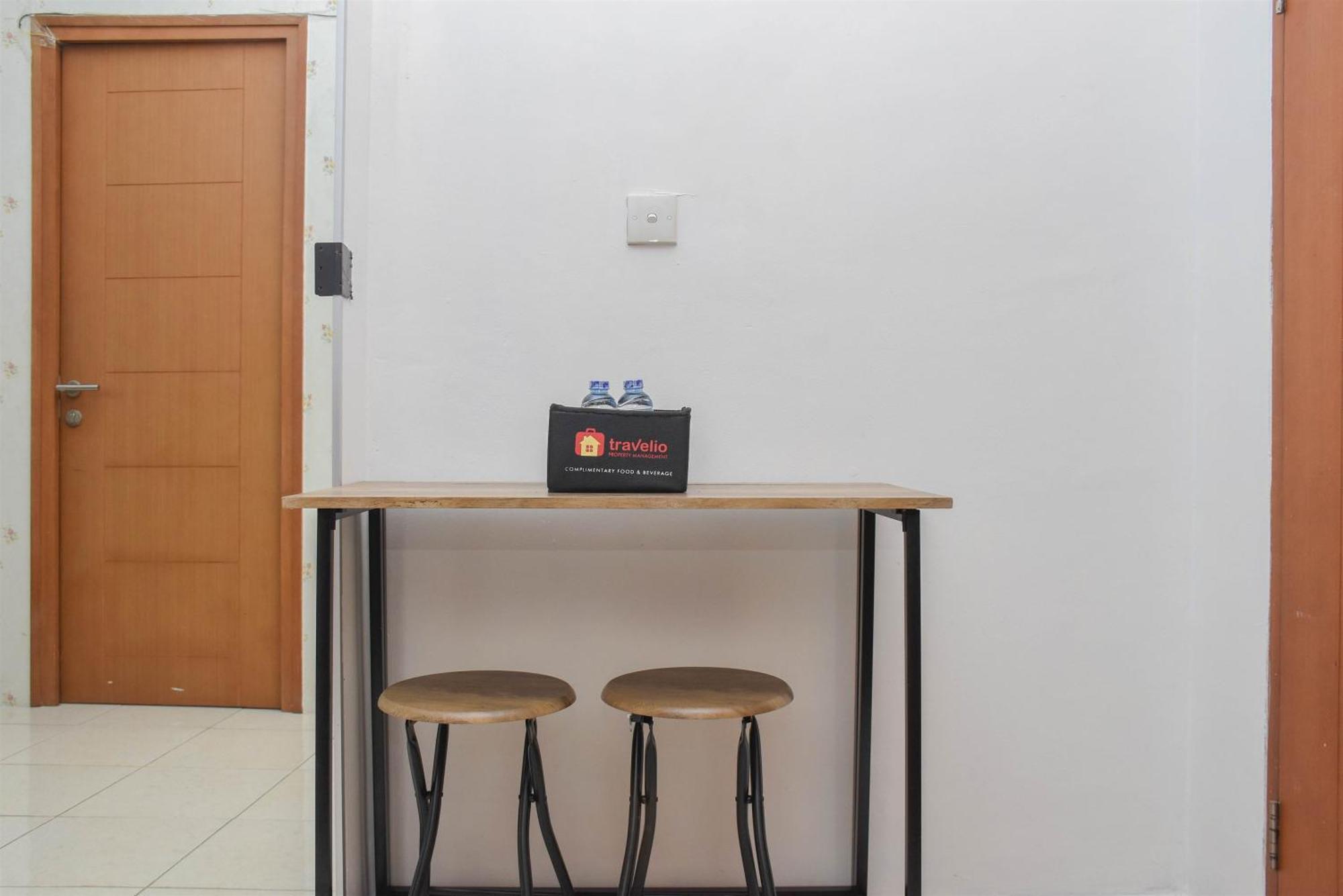 And Homey 1br At Maple Park Sunter By Travelio Apartemen